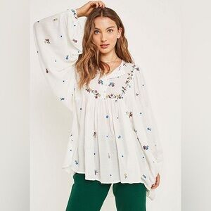 Free People Kiss From A Rose Tunic Long Sleeved Bell Arm - Sz XS, White/Floral